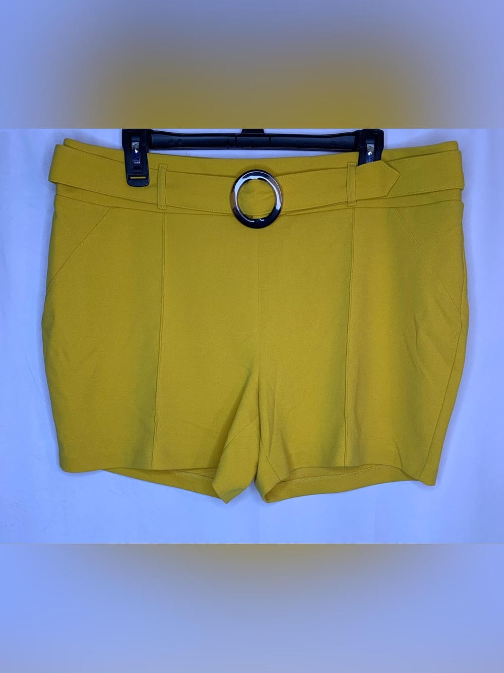 Women’s NYCC yellow dress shorts size 14 built in belt tortoise shell
